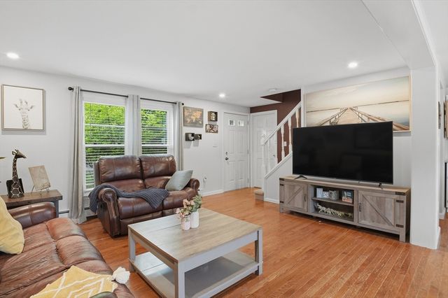 23 Oakmont Street, Webster, MA 01570