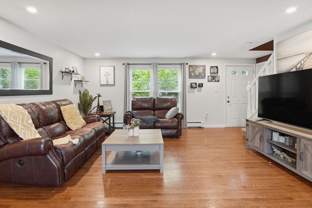 23 Oakmont Street, Webster, MA 01570