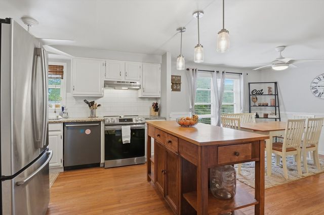 23 Oakmont Street, Webster, MA 01570
