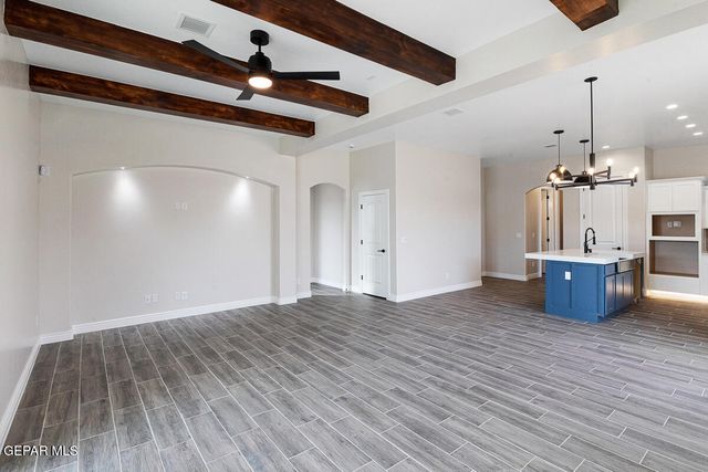 652 Paseo De La Reina Street, Horizon City, TX 79928