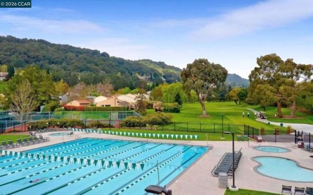 187 187 Cypress Point Way, Moraga, CA 94556