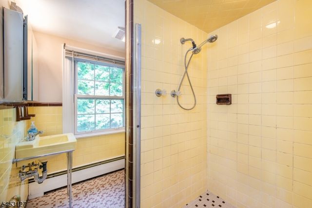 1431 Alps Rd, Wayne Twp., NJ 07470