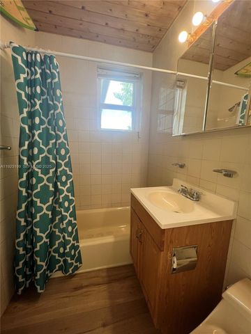 9350 E Bay Harbor Dr 6, Bay Harbor Islands, FL 33154