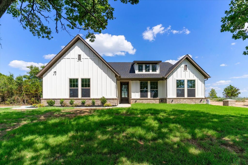 1001 Leo Lane, Poolville, TX 76487