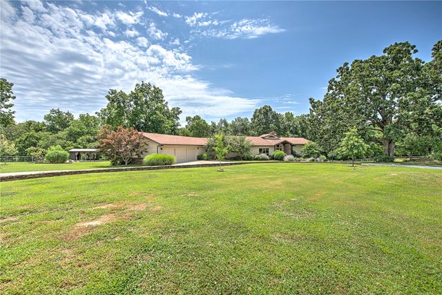 4601 N 2nd Street, Rogers, AR 72756