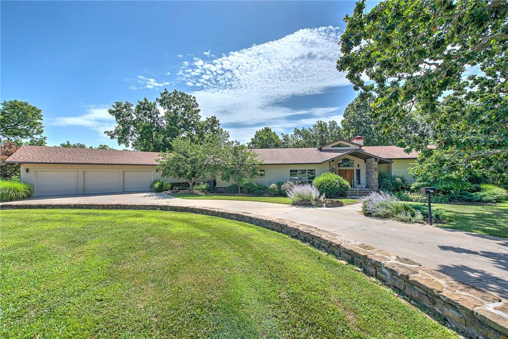 4601 N 2nd Street, Rogers, AR 72756