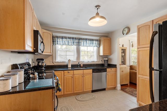 88 Pond St 88, Framingham, MA 01702