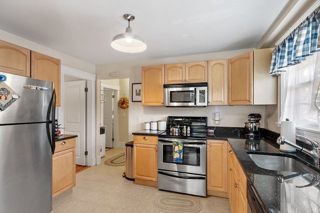 88 Pond St 88, Framingham, MA 01702