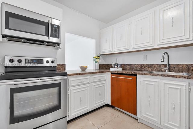 1000 Parkview Dr 316, Hallandale Beach, FL 33009