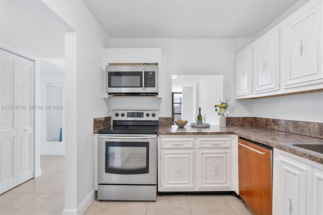 1000 Parkview Dr 316, Hallandale Beach, FL 33009