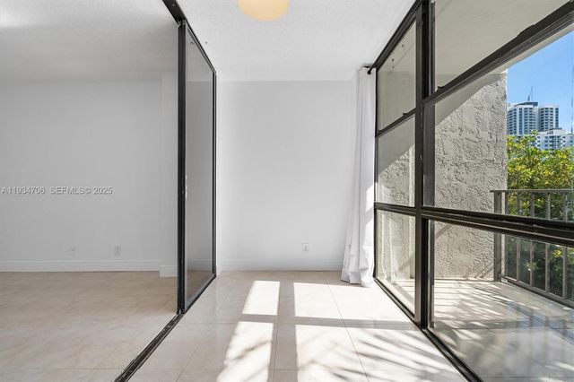 1000 Parkview Dr 316, Hallandale Beach, FL 33009