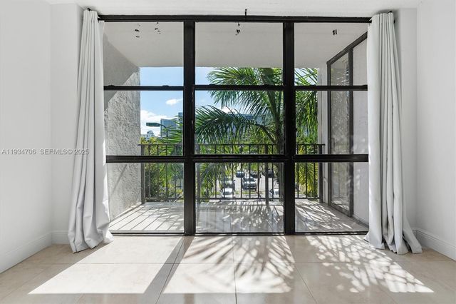 1000 Parkview Dr 316, Hallandale Beach, FL 33009