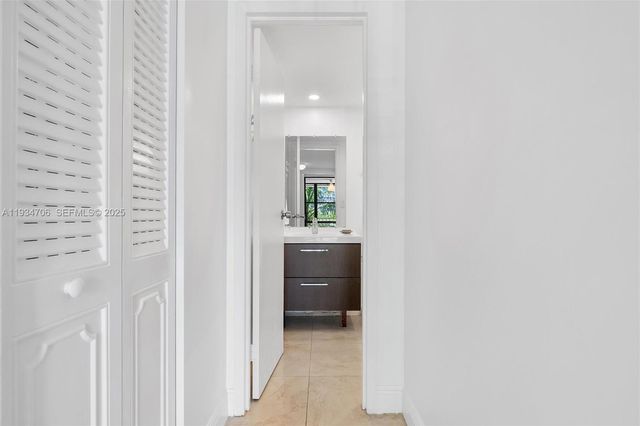 1000 Parkview Dr 316, Hallandale Beach, FL 33009