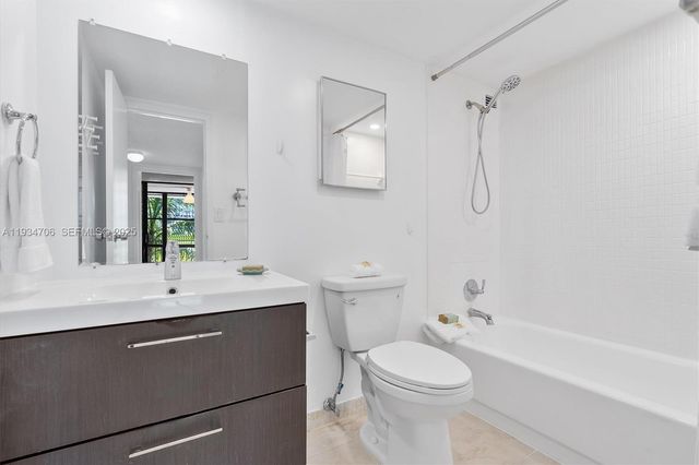 1000 Parkview Dr 316, Hallandale Beach, FL 33009