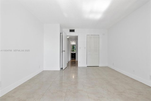 1000 Parkview Dr 316, Hallandale Beach, FL 33009