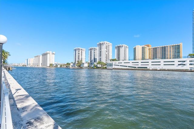 1000 Parkview Dr 316, Hallandale Beach, FL 33009