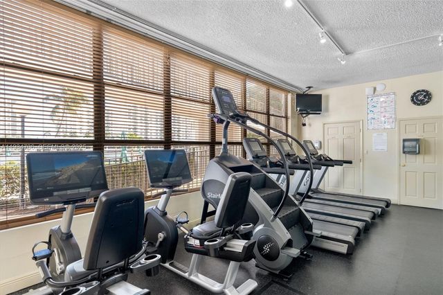 1000 Parkview Dr 316, Hallandale Beach, FL 33009