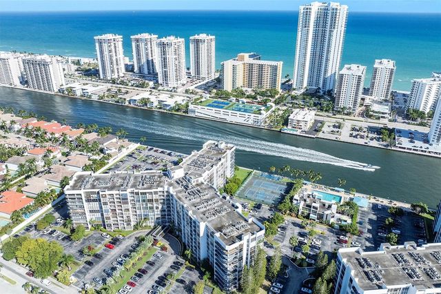 1000 Parkview Dr 316, Hallandale Beach, FL 33009