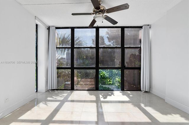 1000 Parkview Dr 316, Hallandale Beach, FL 33009