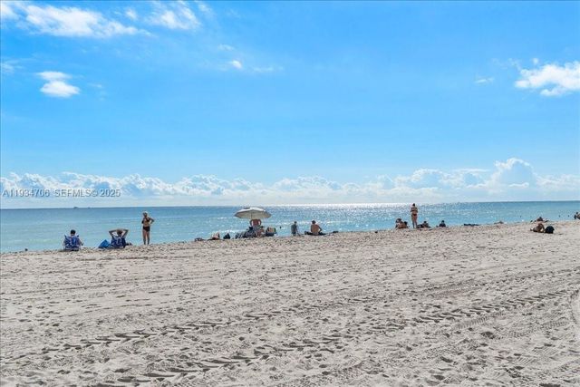 1000 Parkview Dr 316, Hallandale Beach, FL 33009