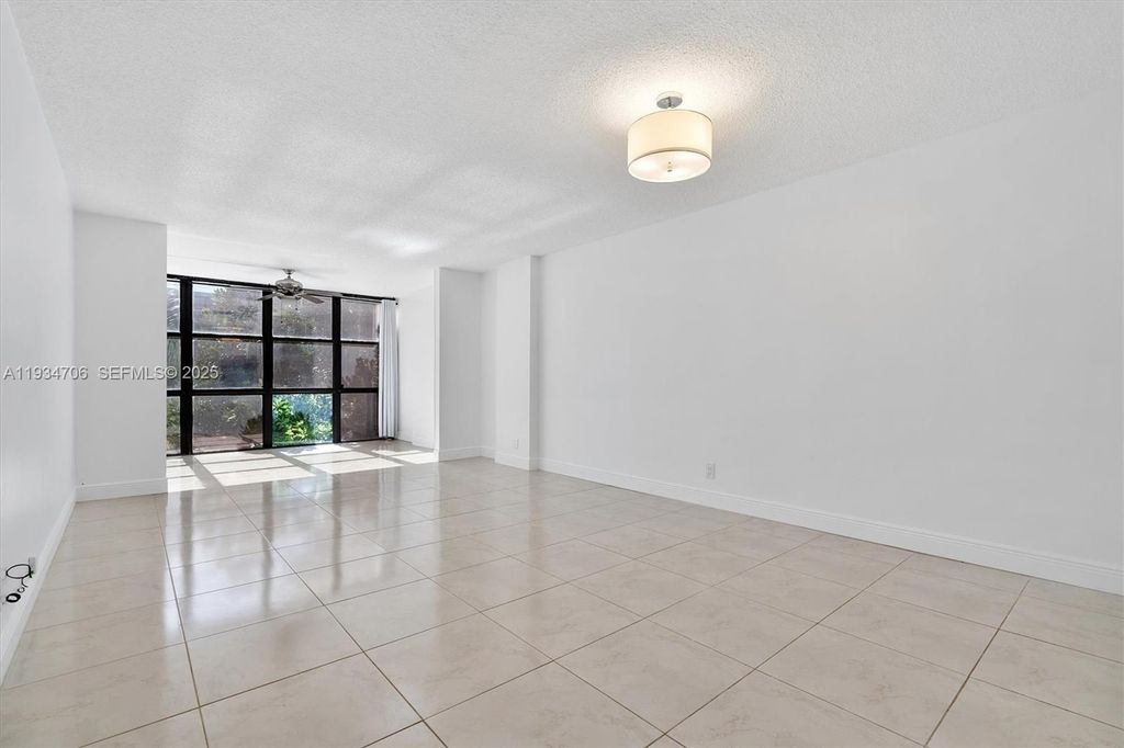 1000 Parkview Dr 316, Hallandale Beach, FL 33009