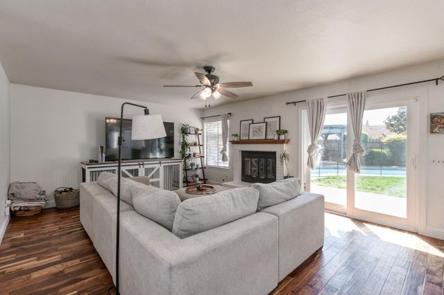 4075 W Los Altos Avenue, Fresno, CA 93722
