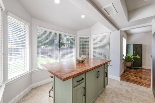 4075 W Los Altos Avenue, Fresno, CA 93722