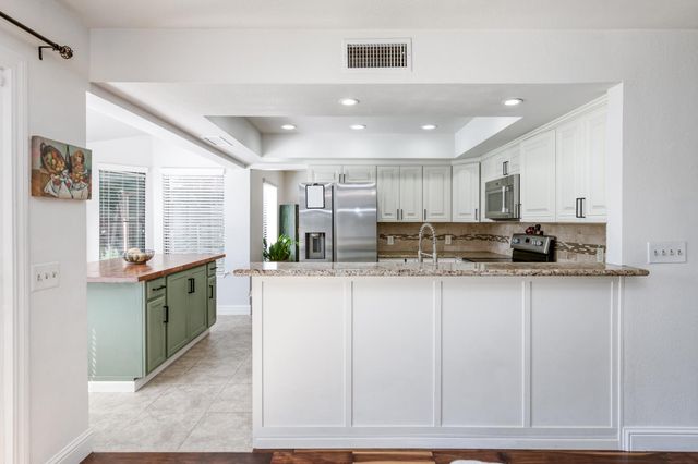 4075 W Los Altos Avenue, Fresno, CA 93722