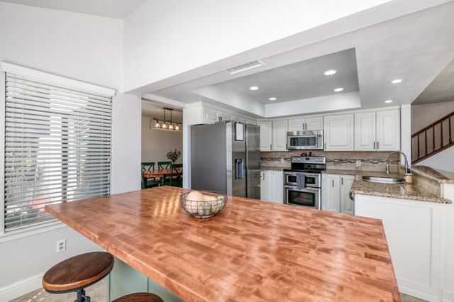 4075 W Los Altos Avenue, Fresno, CA 93722