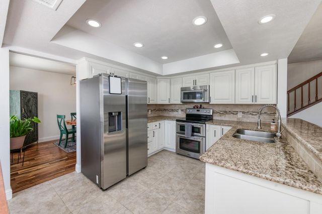 4075 W Los Altos Avenue, Fresno, CA 93722