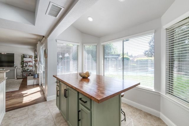 4075 W Los Altos Avenue, Fresno, CA 93722