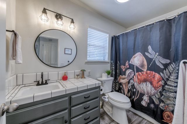 4075 W Los Altos Avenue, Fresno, CA 93722