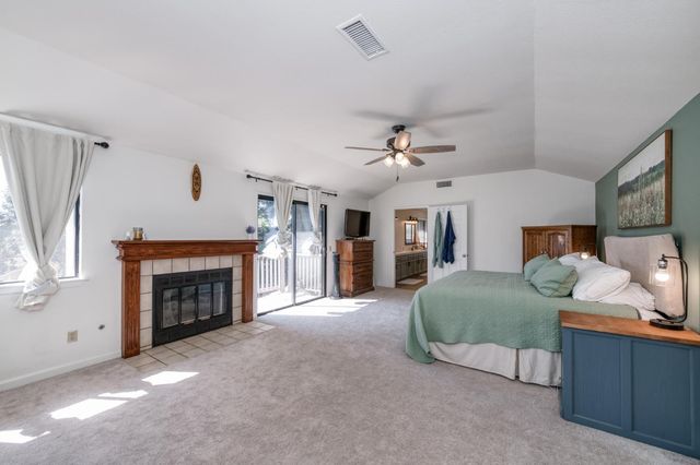 4075 W Los Altos Avenue, Fresno, CA 93722