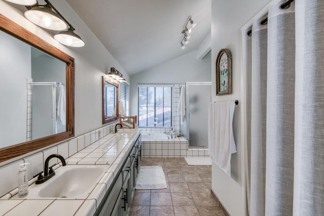 4075 W Los Altos Avenue, Fresno, CA 93722