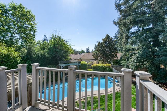 4075 W Los Altos Avenue, Fresno, CA 93722