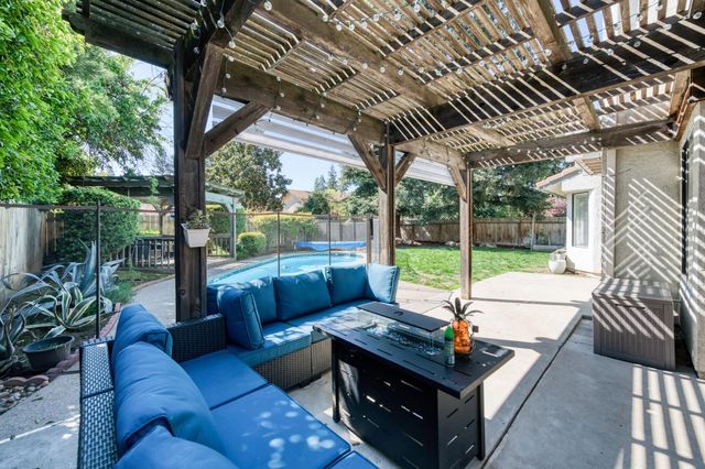 4075 W Los Altos Avenue, Fresno, CA 93722