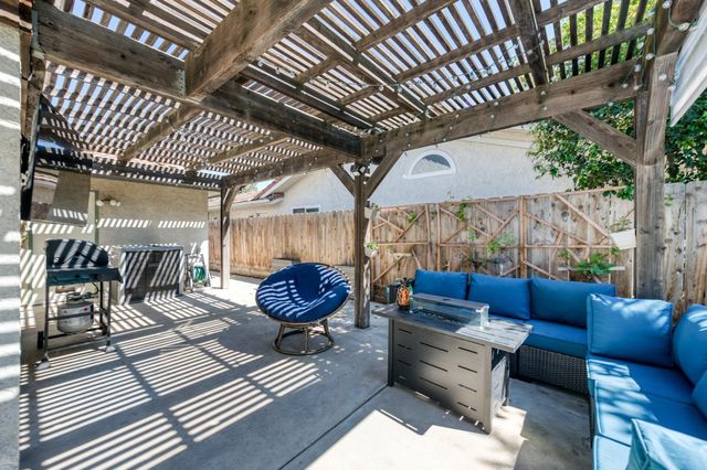 4075 W Los Altos Avenue, Fresno, CA 93722