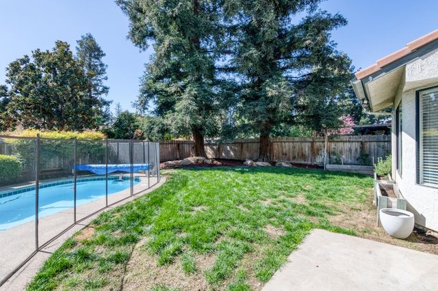 4075 W Los Altos Avenue, Fresno, CA 93722