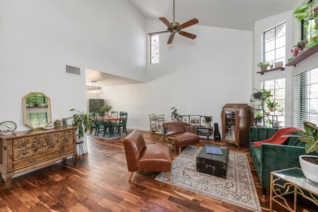 4075 W Los Altos Avenue, Fresno, CA 93722