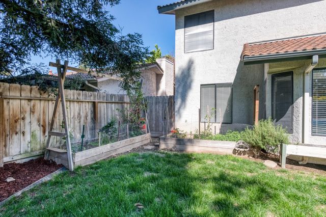 4075 W Los Altos Avenue, Fresno, CA 93722