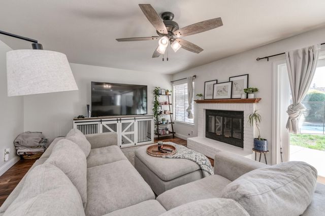 4075 W Los Altos Avenue, Fresno, CA 93722
