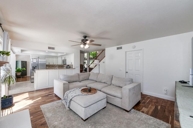 4075 W Los Altos Avenue, Fresno, CA 93722