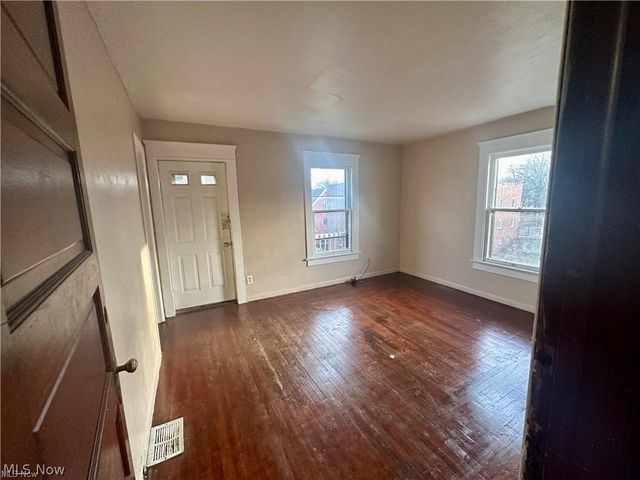 53 S Balch Street 55 Up, Akron, OH 44302