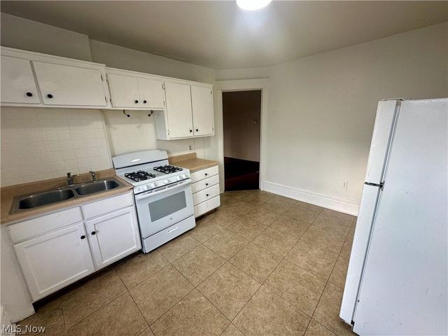 53 S Balch Street 55 Up, Akron, OH 44302