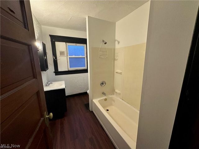 53 S Balch Street 55 Up, Akron, OH 44302