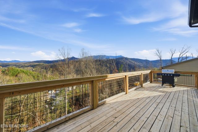 644 Ridge Top Loop, Gatlinburg, TN 37738