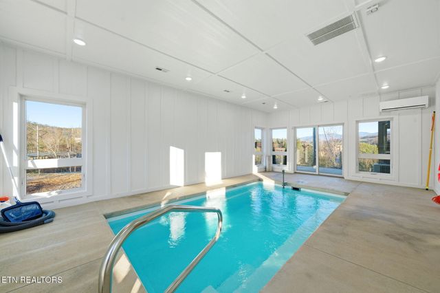 644 Ridge Top Loop, Gatlinburg, TN 37738