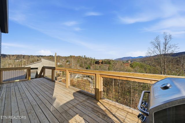 644 Ridge Top Loop, Gatlinburg, TN 37738