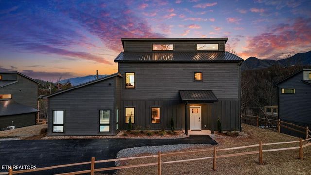 644 Ridge Top Loop, Gatlinburg, TN 37738