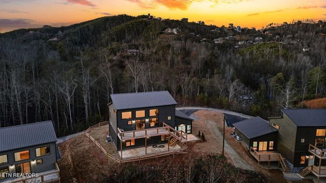 644 Ridge Top Loop, Gatlinburg, TN 37738